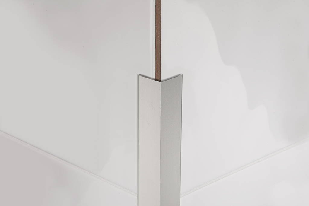Profil alu anodisé argent protection angle série 210