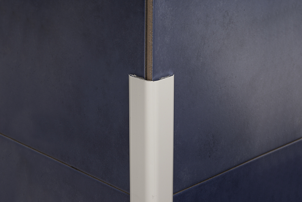 Profil alu anodisé argent protection angle série série 220